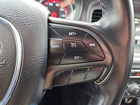 Used 2019 Dodge Charger SXT image 12