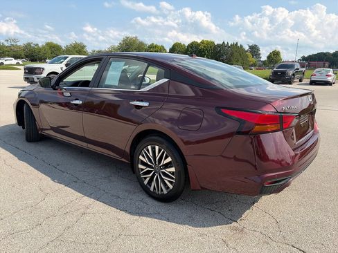 Used 2024 Nissan Altima 2.5 SV w/ SV Premium Package FWD image 5