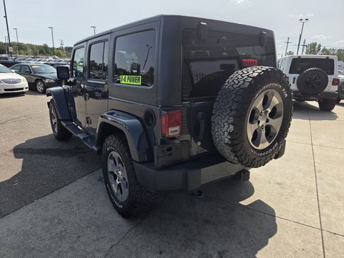 Used 2017 Jeep Wrangler Unlimited Sahara w/ Connectivity Group image 7