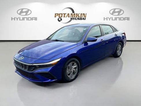 Used 2024 Hyundai Elantra SE FWD image 1