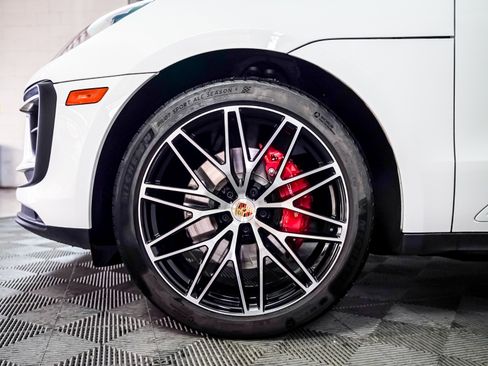 Certified 2025 Porsche Macan S image 14