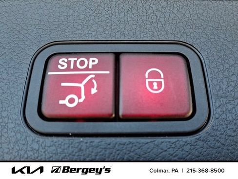 Used 2023 Mercedes-Benz GLB 250 4MATIC image 34