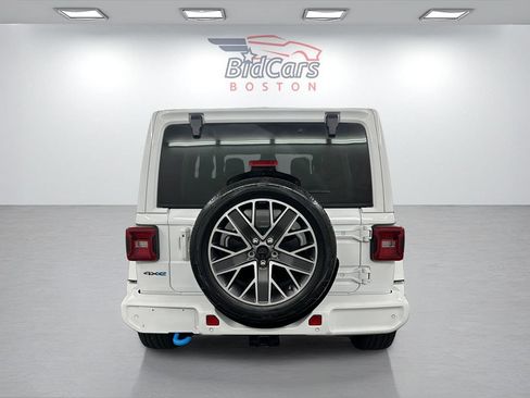 Used 2023 Jeep Wrangler Unlimited Sahara AWD/4WD image 5