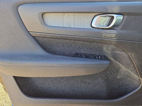 Certified 2025 Volvo XC40 B5 Core image 22