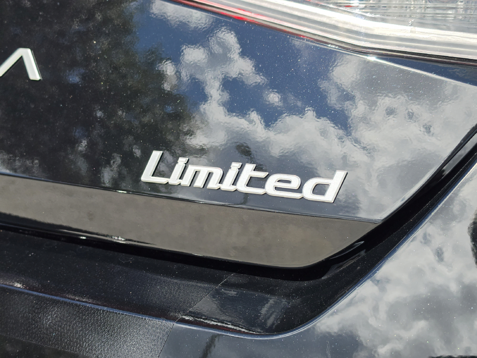 New 2026 Hyundai Elantra Limited FWD image 16
