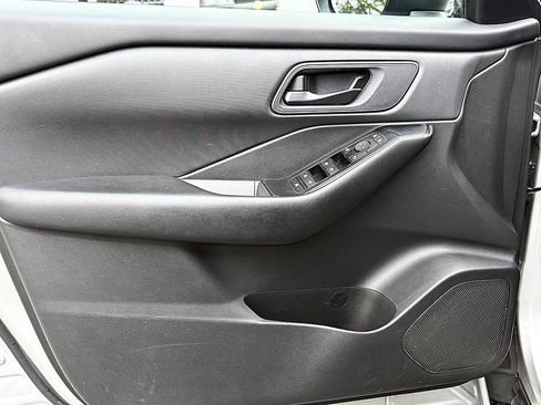 Used 2024 Nissan Rogue S AWD/4WD image 16