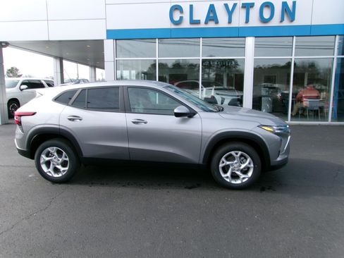 New 2026 Chevrolet Trax LS w/ LS Convenience Package image 1