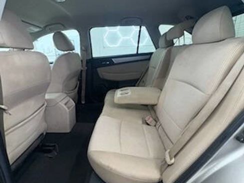 Used 2016 Subaru Outback 2.5i Premium image 12