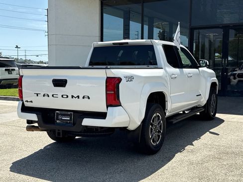 Used 2024 Toyota Tacoma TRD Sport AWD/4WD image 15