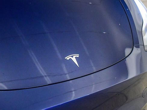 Used 2022 Tesla Model Y Long Range image 8