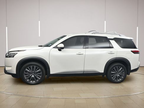 Certified 2024 Nissan Pathfinder SL w/ SL Premium Package FWD image 4