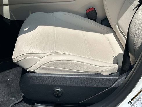Used 2025 Mercedes-Benz C 300 4MATIC Sedan image 17