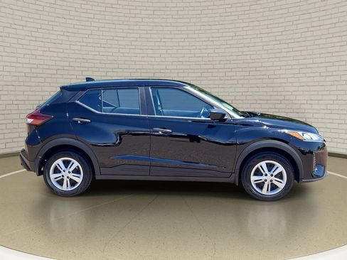 Certified 2025 Nissan Kicks Play S FWD image 4
