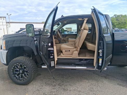 Used 2013 Chevrolet Silverado 2500 LTZ w/ LTZ Plus Package AWD/4WD image 11