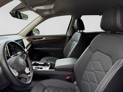 Used 2025 Volkswagen Atlas SE FWD image 21