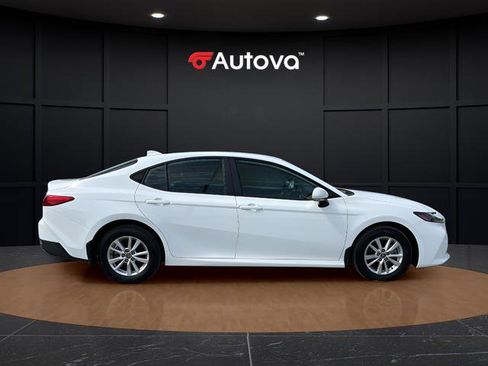 Used 2025 Toyota Camry LE image 6