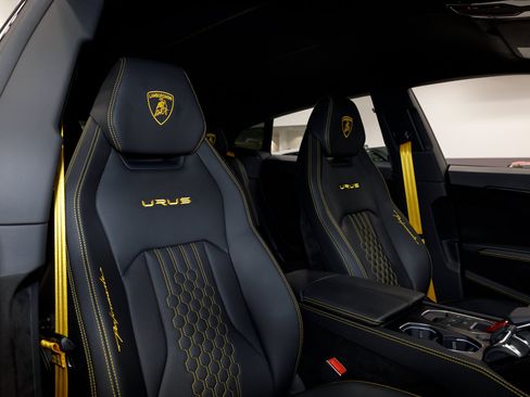 Used 2024 Lamborghini Urus Performante AWD/4WD image 71
