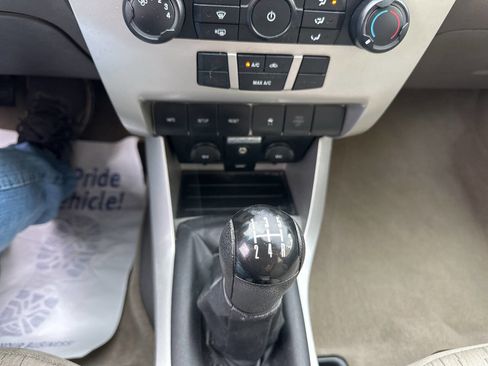 Used 2010 Ford Focus SE image 23