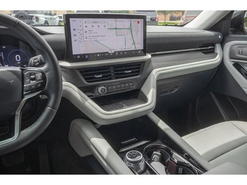 Used 2025 Ford Explorer Platinum w/ Ultimate Package AWD/4WD image 25