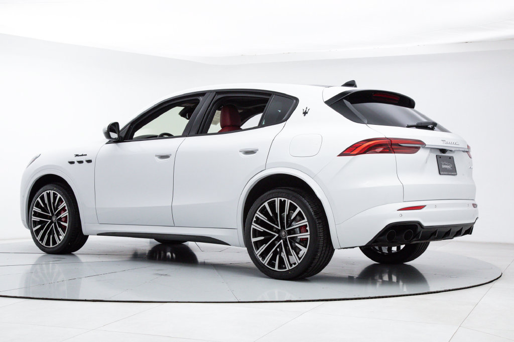 Certified 2023 Maserati Grecale Modena AWD/4WD image 3