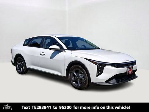 Certified 2026 Kia K4 FWD image 1