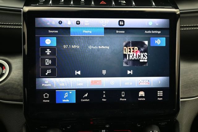 Used 2023 Jeep Grand Cherokee Limited w/ Black Appearance Package AWD/4WD image 21