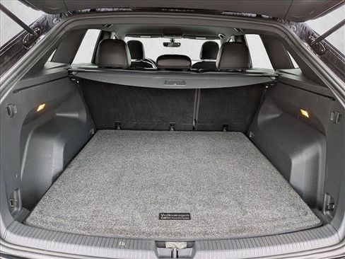 Used 2022 Volkswagen Atlas Cross Sport SE image 6