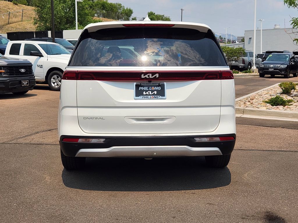 Used 2024 Kia Carnival LX FWD image 5