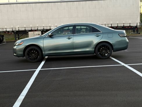 Used 2009 Toyota Camry SE image 2