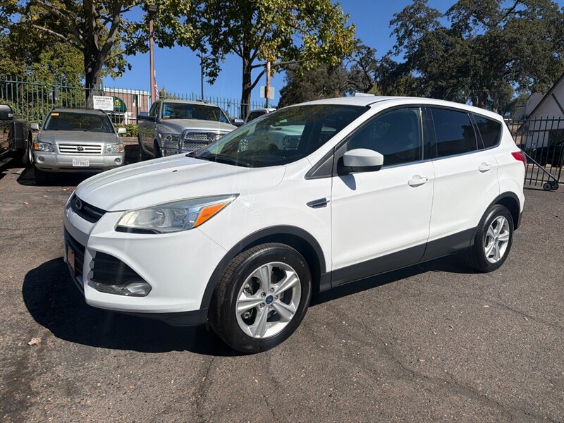 Used 2013 Ford Escape SE w/ Class II Trailer Tow Pkg AWD/4WD image 2