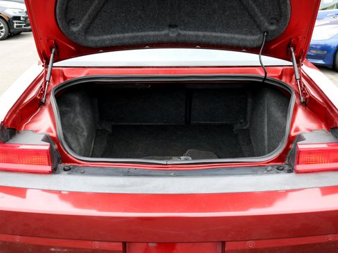 Used 2014 Dodge Challenger SXT image 37