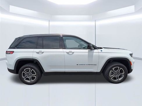 Used 2022 Jeep Grand Cherokee Trailhawk AWD/4WD image 3