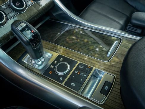 Used 2016 Land Rover Range Rover Sport SE image 26