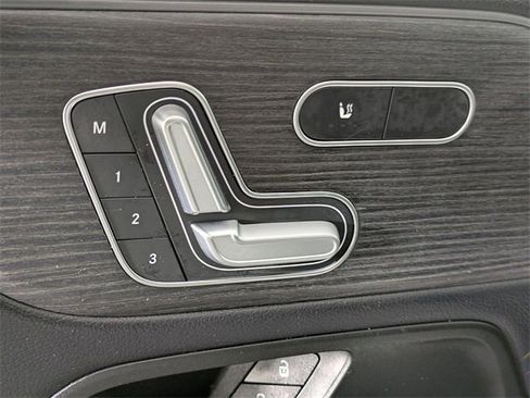 Used 2023 Mercedes-Benz EQB 300 4MATIC image 11