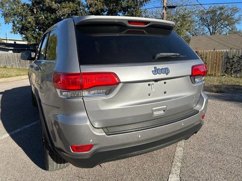 Used 2017 Jeep Grand Cherokee Laredo w/ Quick Order Package 2BE image 4