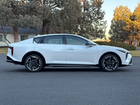 New 2025 Kia K4 GT-Line image 3