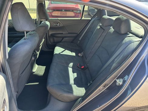 Used 2017 Honda Accord EX image 9