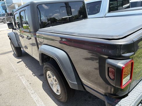 Used 2020 Jeep Gladiator Sport w/ Quick Order Package 24S AWD/4WD image 12