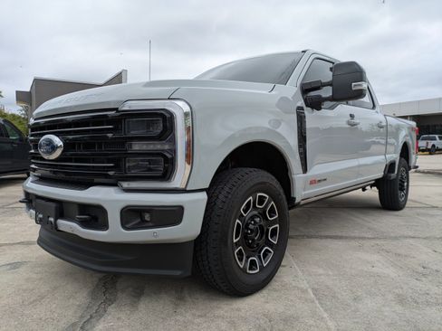 Used 2025 Ford F250 Platinum AWD/4WD image 8