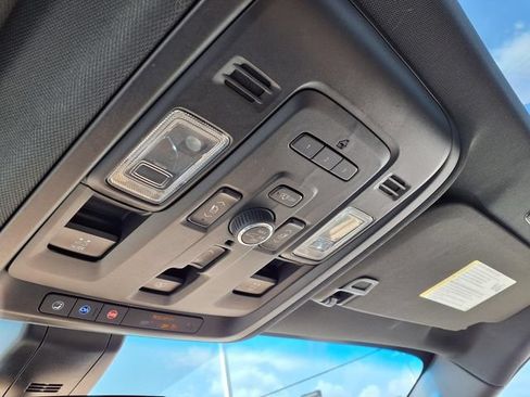 Used 2022 Chevrolet Tahoe Premier RWD image 18