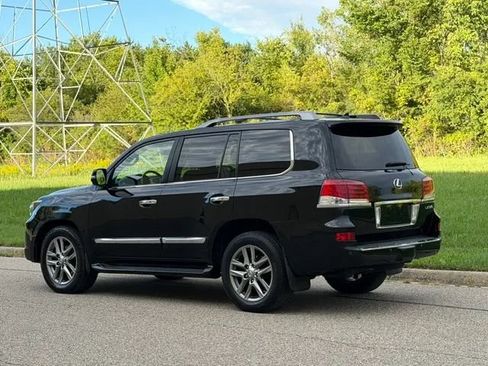 Used 2013 Lexus LX 570 4WD w/ Luxury Pkg image 37