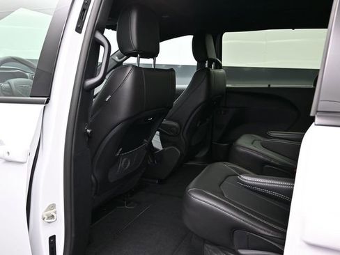 New 2026 Chrysler Pacifica Select w/ S Appearance Package image 19