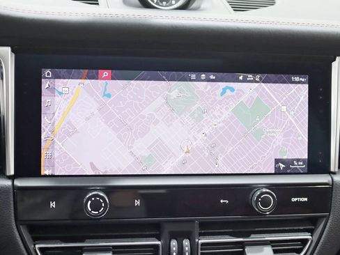 Used 2022 Porsche Macan S image 16