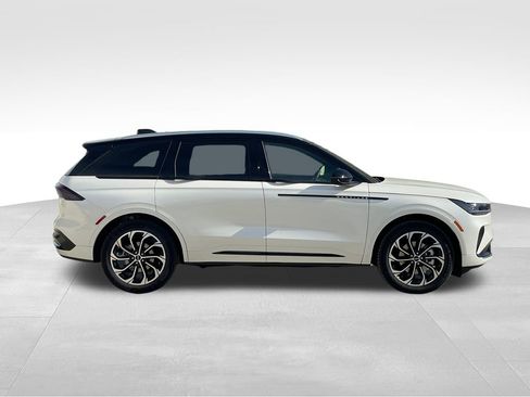 New 2026 Lincoln Nautilus Reserve image 6