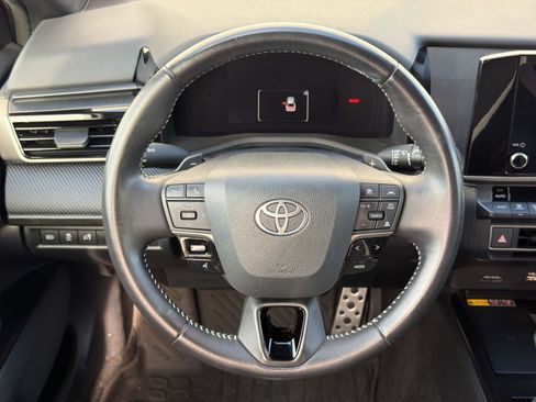 Used 2025 Toyota Camry SE w/ Convenience Package FWD image 11