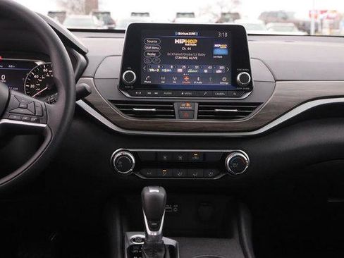 Used 2025 Nissan Altima 2.5 SV image 23