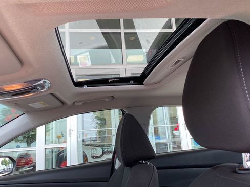 Used 2025 Hyundai Elantra SEL FWD image 22