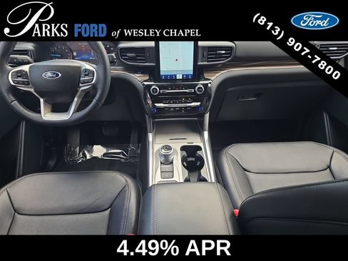 Used 2023 Ford Explorer Limited w/ Limited Technology Package RWD image 12