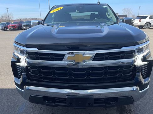 Used 2023 Chevrolet Silverado 1500 LT image 2