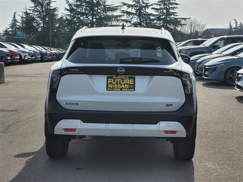 New 2026 Nissan Kicks SR image 5